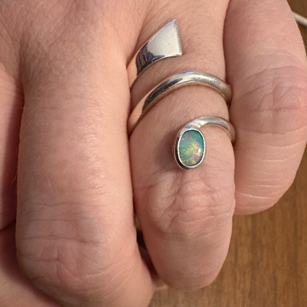 Sterling Silver and Australia Opal Ring - Picture 4 of 6